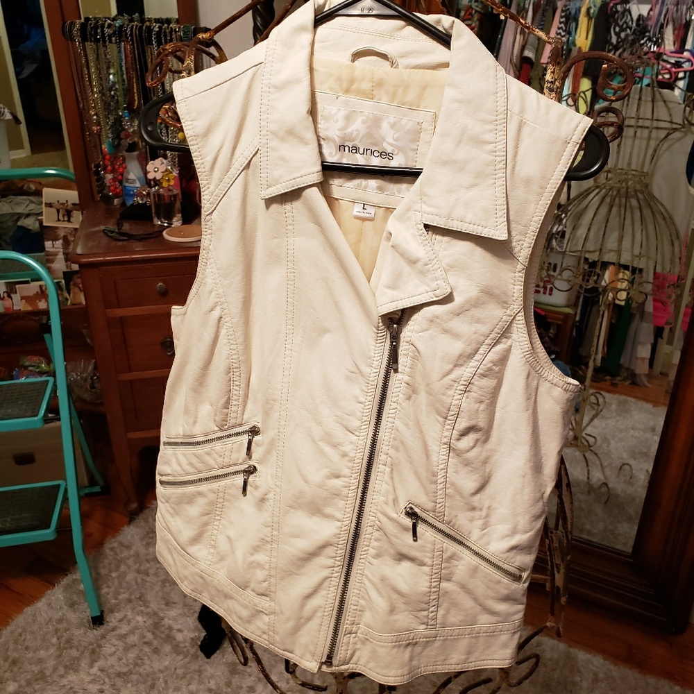 Maurices vest. NWOT